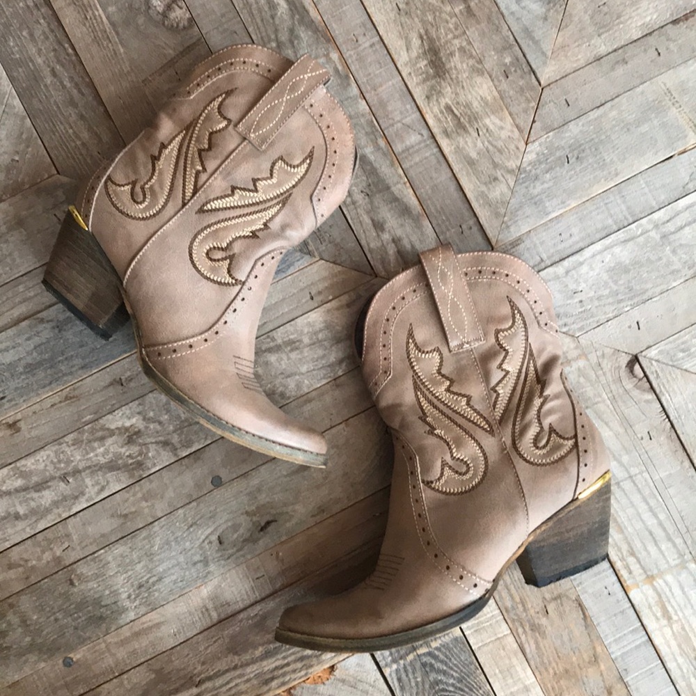 Very Volatile cowboy boots
